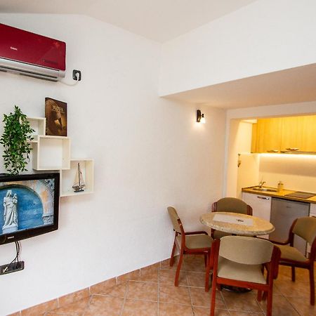 Guest House Jedro Petrovac Екстер'єр фото