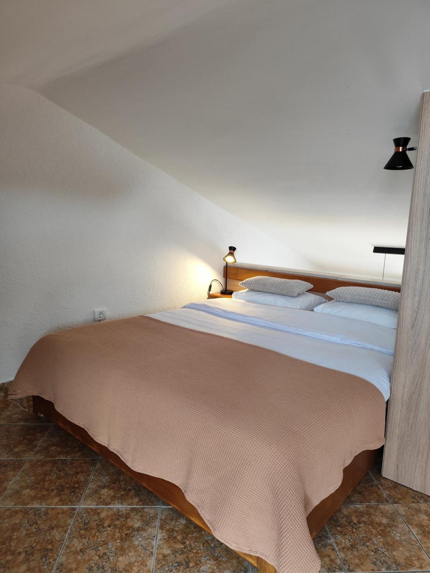 Guest House Jedro Petrovac Екстер'єр фото