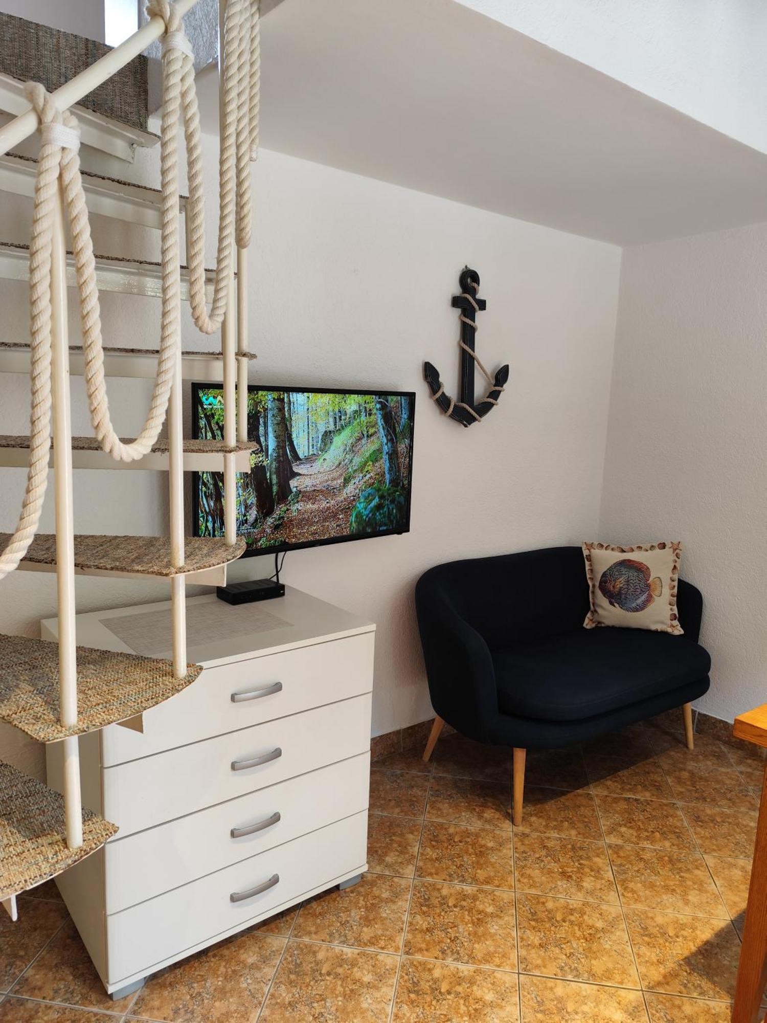 Guest House Jedro Petrovac Екстер'єр фото