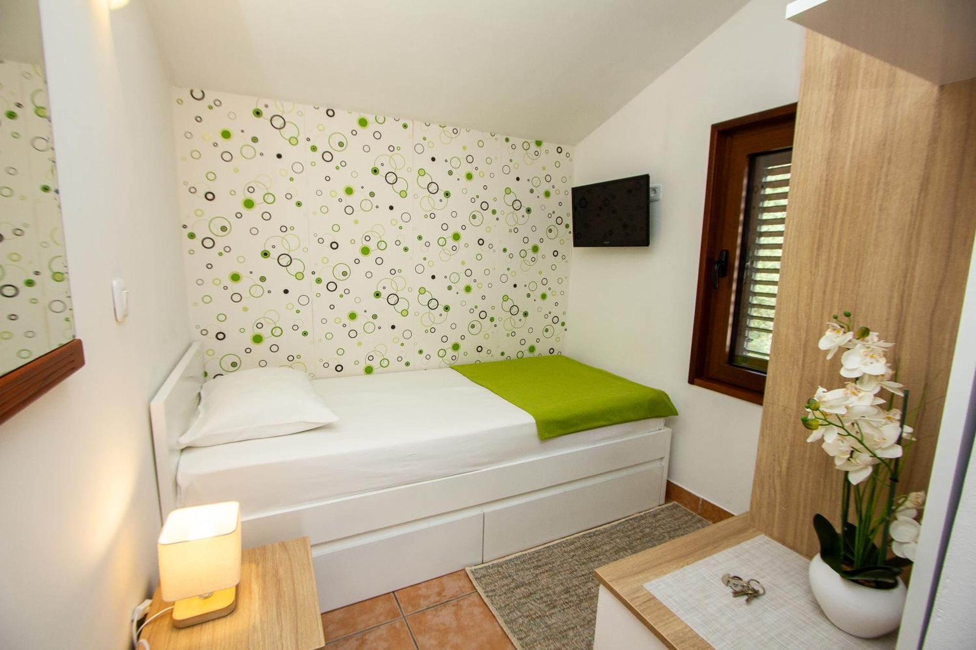 Guest House Jedro Petrovac Екстер'єр фото