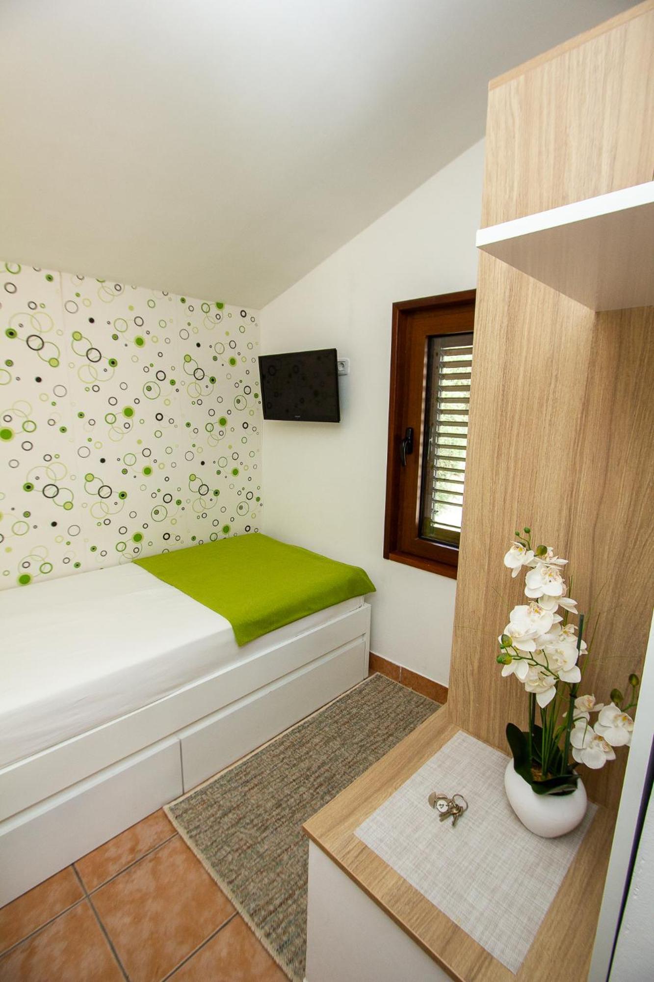 Guest House Jedro Petrovac Екстер'єр фото
