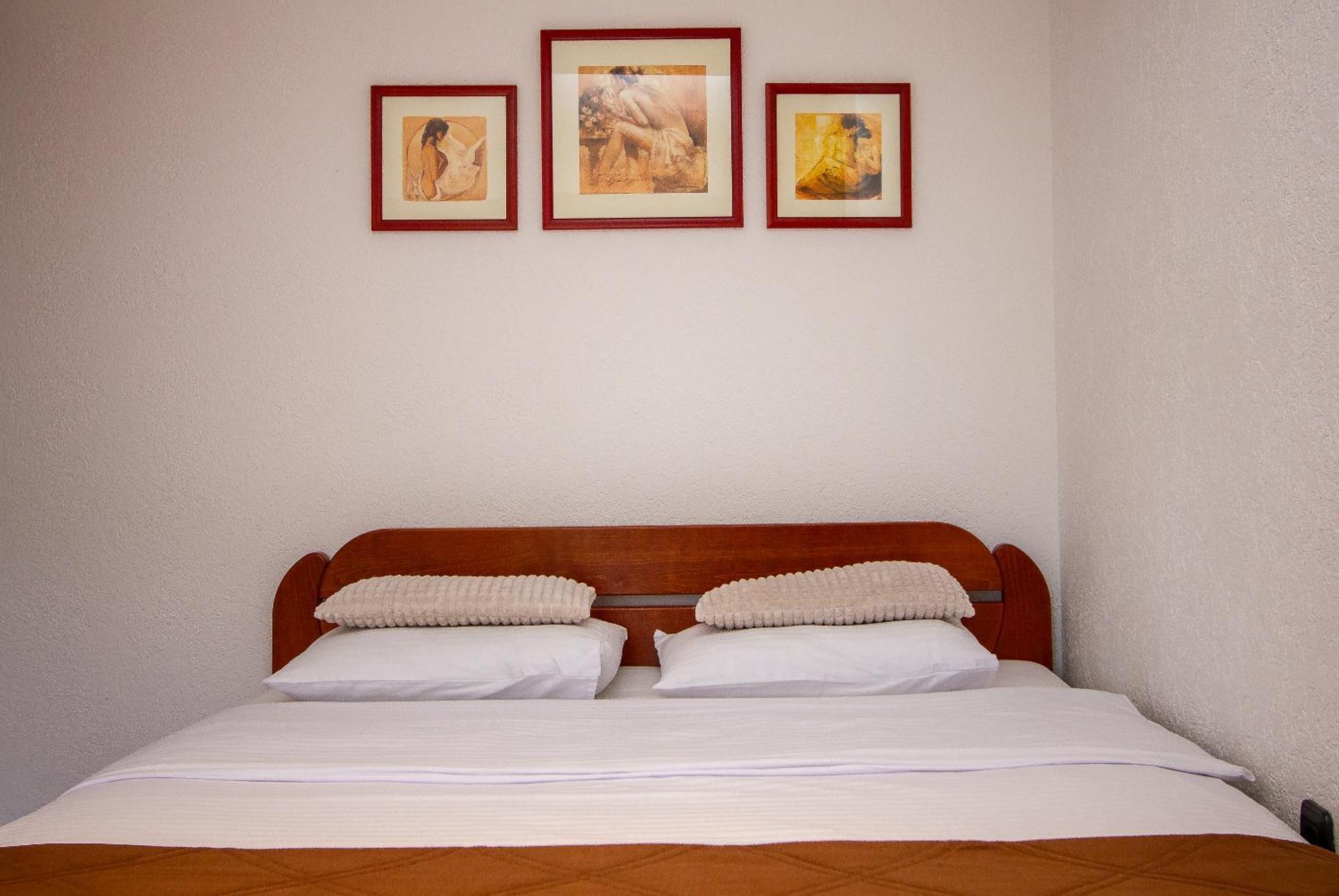 Guest House Jedro Petrovac Екстер'єр фото