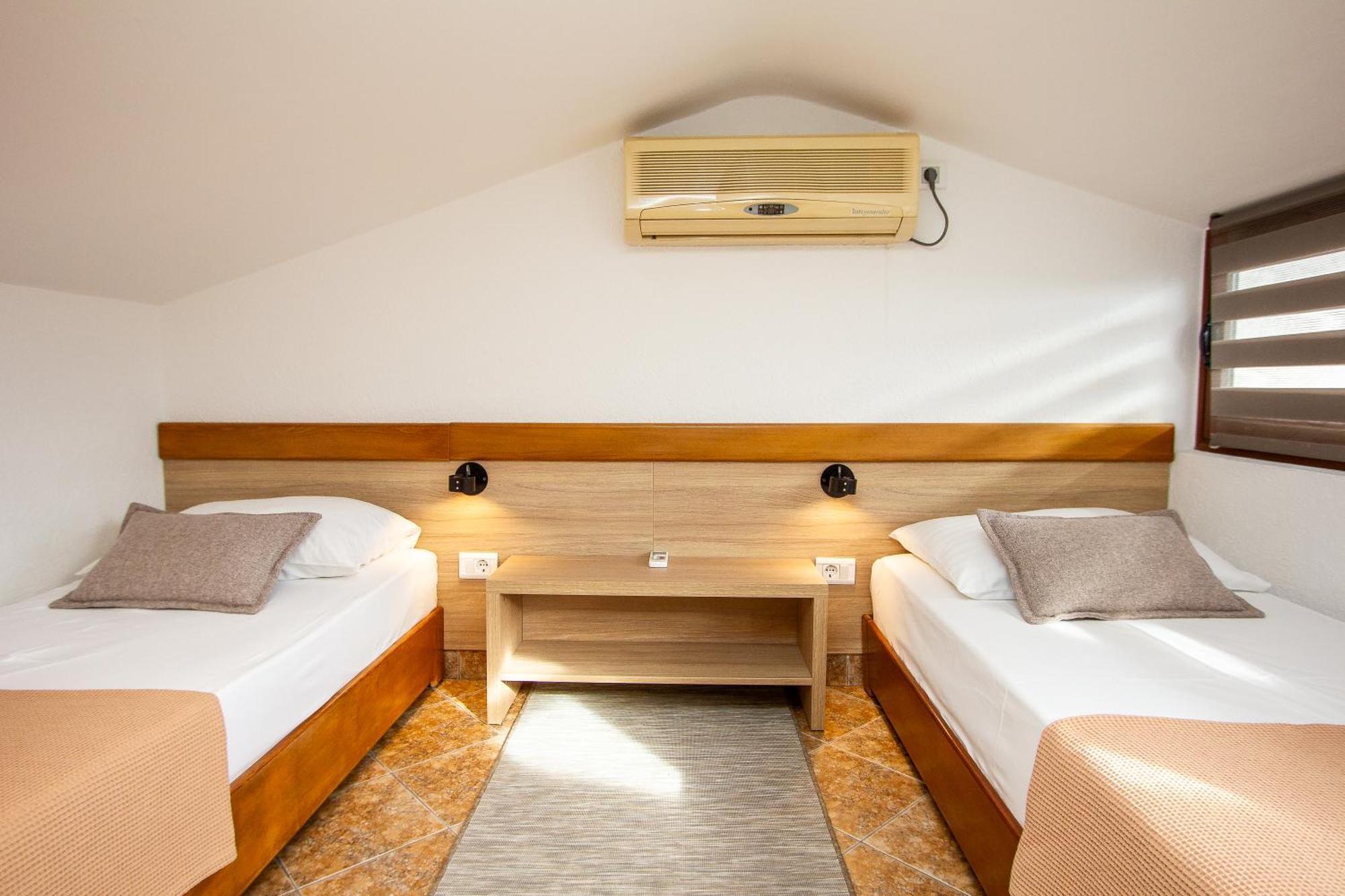 Guest House Jedro Petrovac Екстер'єр фото