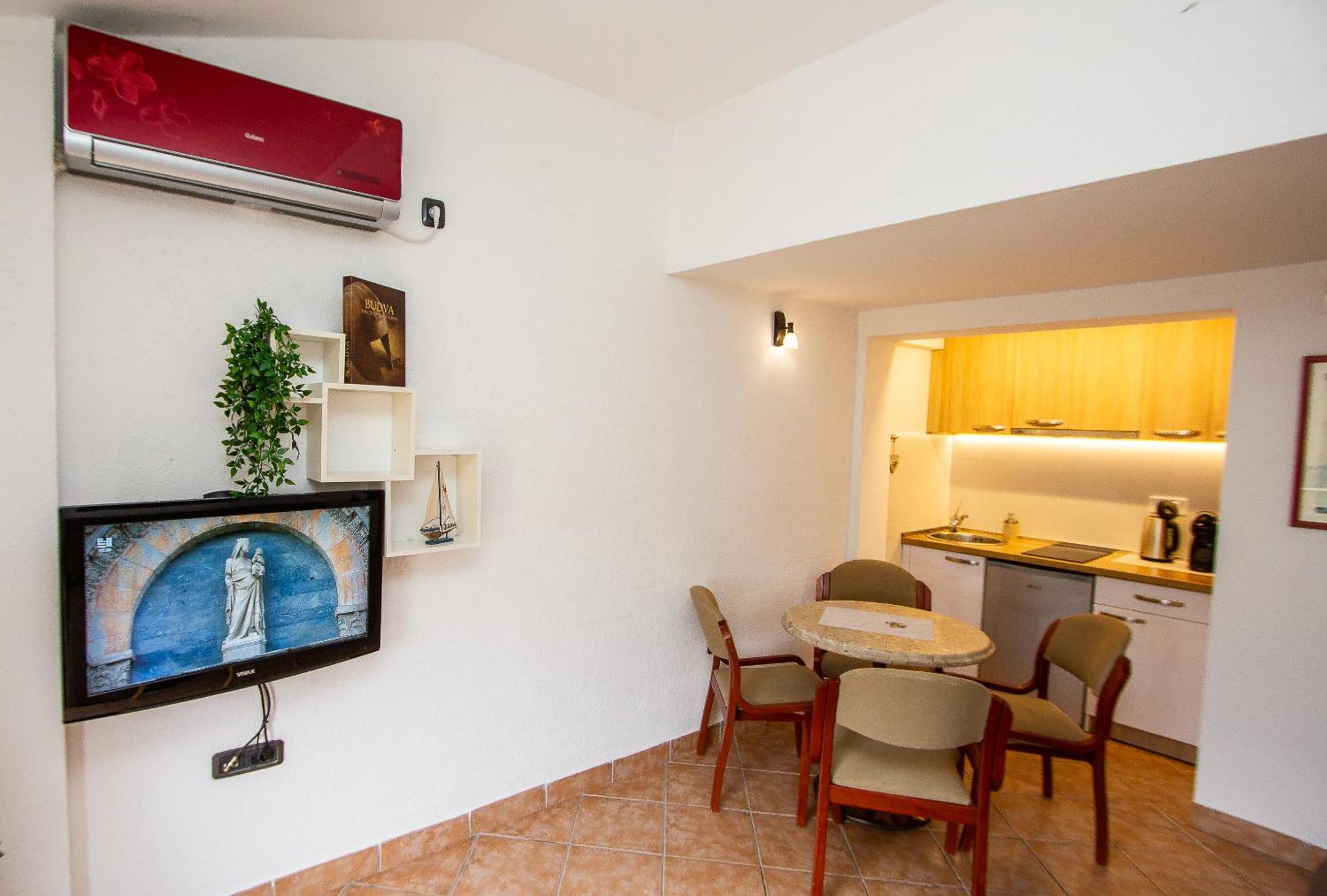 Guest House Jedro Petrovac Екстер'єр фото