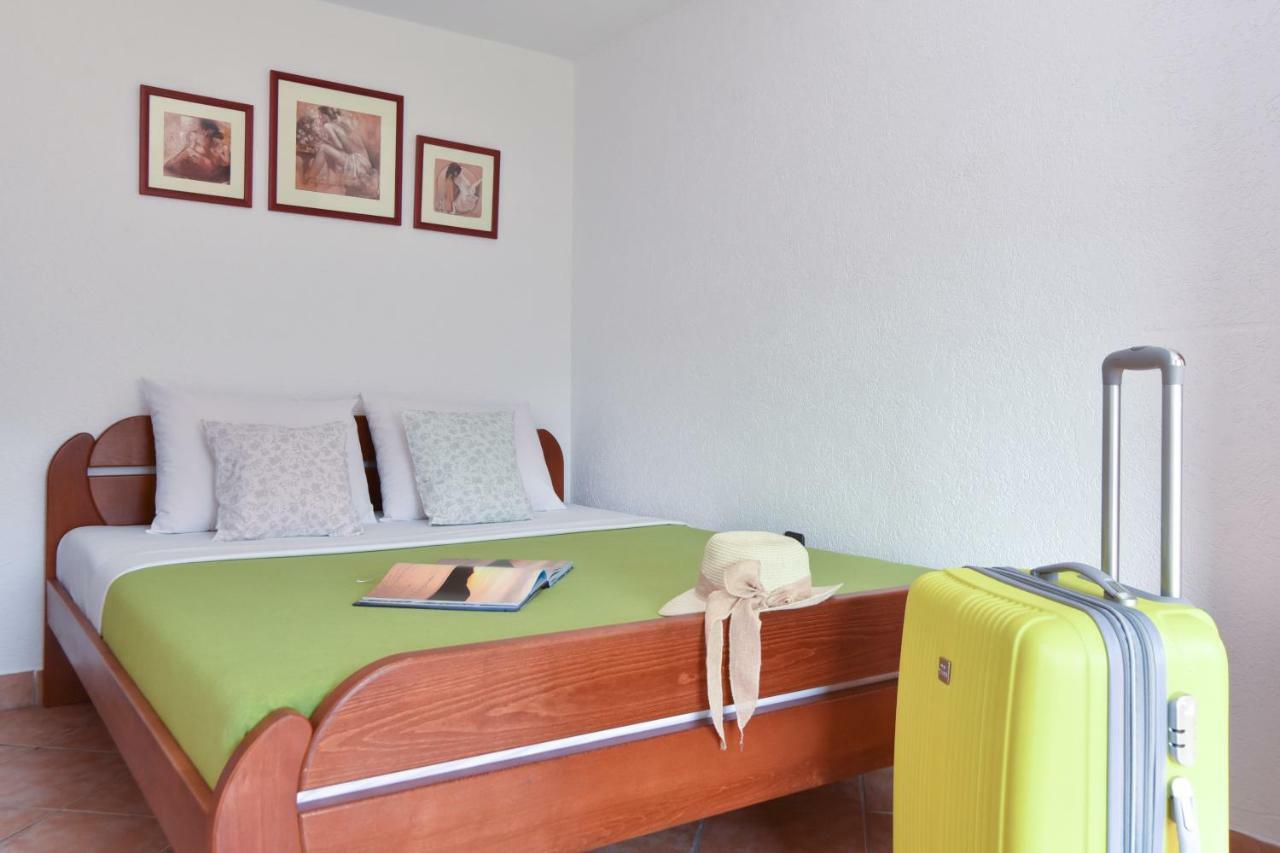 Guest House Jedro Petrovac Екстер'єр фото