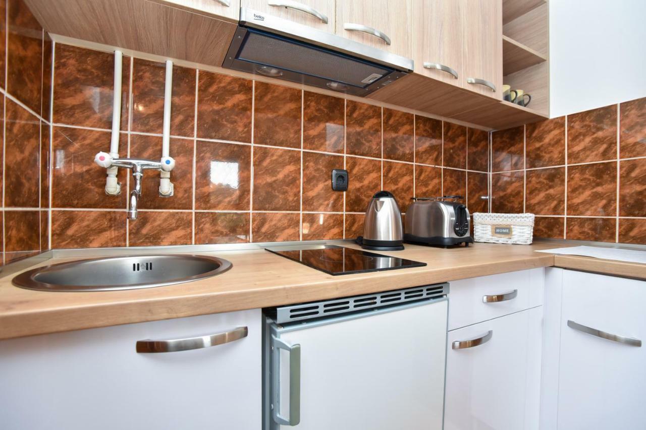 Guest House Jedro Petrovac Екстер'єр фото