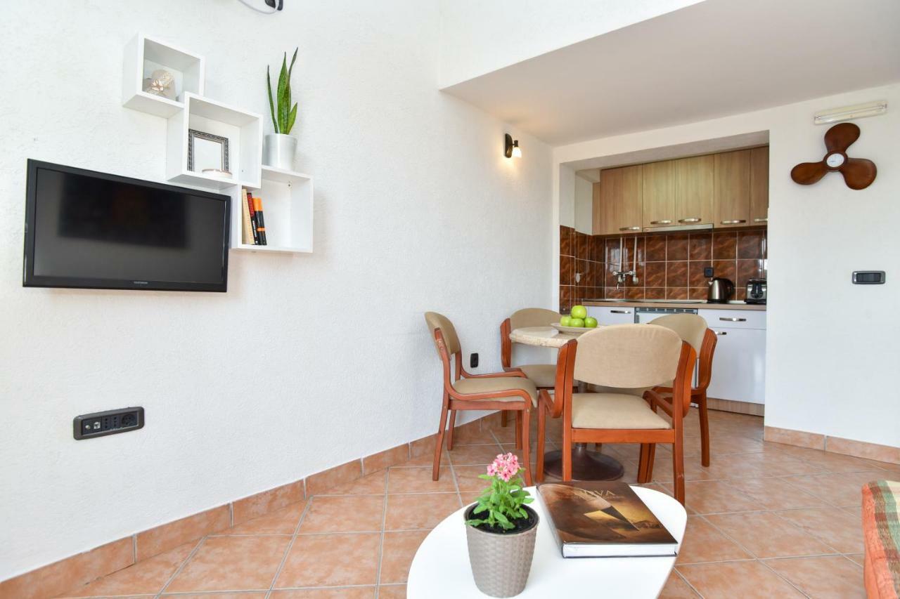 Guest House Jedro Petrovac Екстер'єр фото
