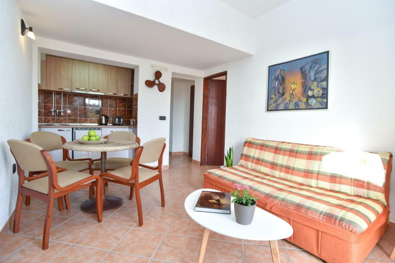 Guest House Jedro Petrovac Екстер'єр фото