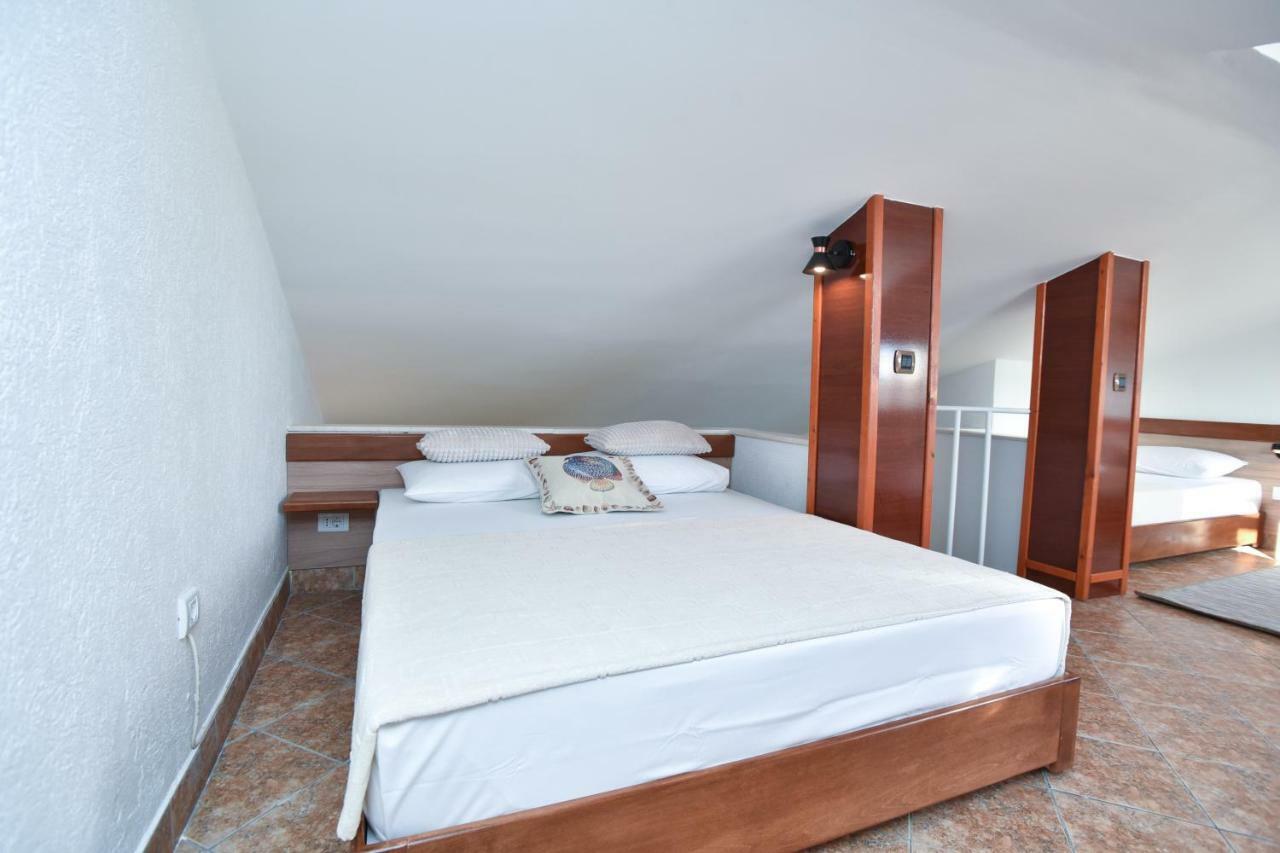 Guest House Jedro Petrovac Екстер'єр фото